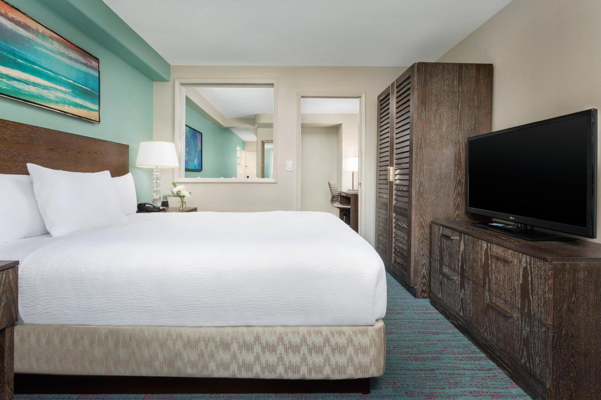 Courtyard By Marriott Waikiki Beach Хонолулу Екстериор снимка